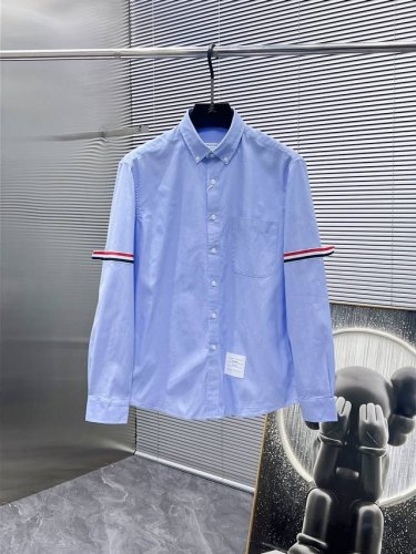 Tb 2025Ss新款长袖 衬衫 衬衣，高端版本！专柜定制面料 透气舒适度高，细节无可挑剔，品牌元素设计理念，体现高品质。手感细腻柔软！呈现休闲裁剪，上身版型超