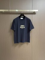 ami 早春新款贴标刺绣字母情侣装短袖T恤，情侣T恤甜蜜登场！纯棉面料上身超舒适，柔软亲肤，透气性佳，让你和爱人在温暖季节也能时刻保持清爽。经典的“Ami Pa