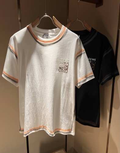 loe*We罗*威 2025春夏新款男女同款短袖T恤，意大利原厂订单渠道，极具个性高级风，标志Logo图案压胶印花工艺设计！情侣款纯棉短袖T恤！！最新时尚潮流人