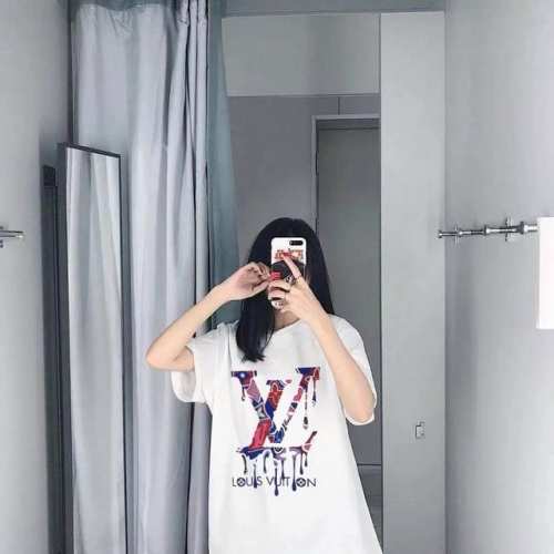 lv油画限定系列专柜款数码直喷复古情侣 印花短袖T落肩袖 重磅280G精梳棉材质 透气舒适 版型宽松 进口外贸级专柜印花，随意搓洗不褪色不变形。 正常洗涤即可，