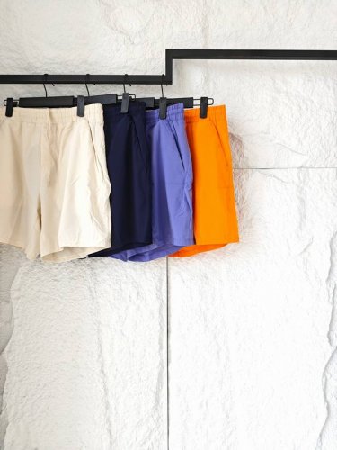 lululemon Pace Breaker系列 纯色轻盈透气速干短裤 科技轻薄面料 上身舒适 四色多巴胺 解锁夏日运动自由 颜色：米白 藏青 橙色 紫色 尺码