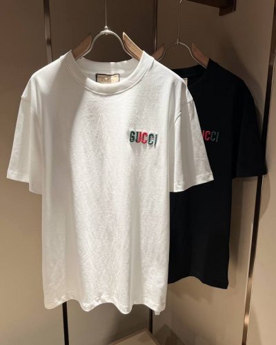 gucc*古家 2025春夏新款男女同情侣款休闲宽松棉质圆领短袖T恤衫！贸易公司渠道稀出，同步官网发售 ！ 2025春夏最新系列，经典时尚设计元素，为全新系列注