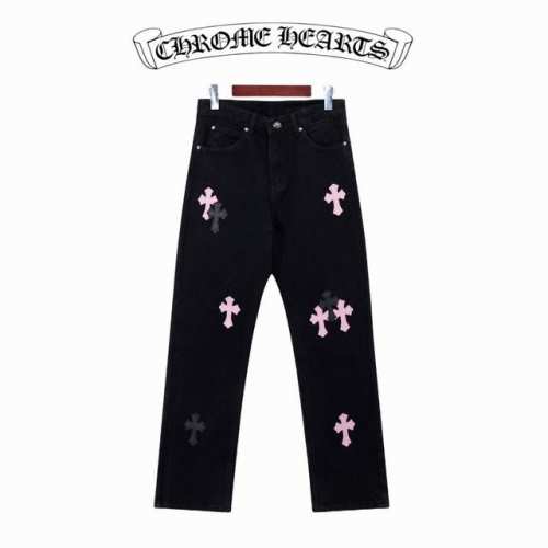 款 号：X035黑粉 这款Chrome Hearts Ch 香港城市限定系列牛仔裤，。 配色 黑粉配色，将初荷红牛仔布与粉紫牛胎皮大胆拼接，完美融合香港的活力动