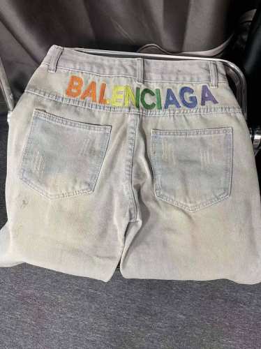 款号Cc611 Balenciaga 巴黎世家新款渐变刺绣字母Logo破洞复古做旧牛仔短裤 外贸原单高端限量丹宁牛仔 客供高级进口的丹宁原色面料 特选日本冈山纯