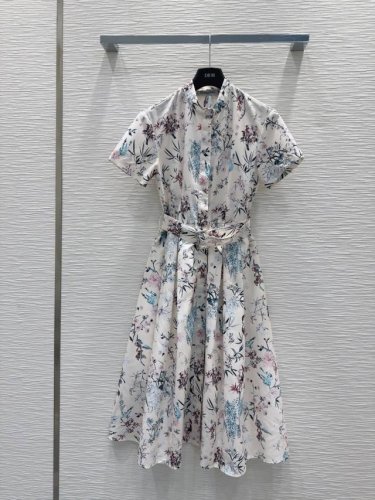christian Dio*R2025Ss新款花裙 印花连衣裙时髦低调气质又奢华高级！版型百搭不挑人，原版定制科技面料 做工品质看细节。白富美必入！强烈推荐。S