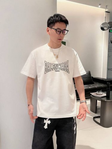 Balenciaga 巴黎世家 2025年春夏新品上新 三标齐全 纯棉圆领短袖T恤 好货不用过多介绍 看细节 专柜码数 M-Xxxl 175 140建议L