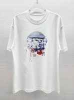 Acne Studios圆领T恤 数码直喷印花 300克全棉双股精纱面料。 宽松のS版型裁剪，符合当下的潮流审美，大大地 一件包容性强，随意上身就能轻松凹出造型