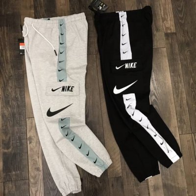 新品上新 Nk织带拼接情侣款运动休闲裤子“隐风者” 定制织带防风面料非常舒适亲肤透气 侧边Nk刺绣内里抽绳完美演绎 内里包边到底呵护你的全身 颜色 黑色 灰色
