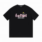 Fendi 芬迪粉色字母短袖T恤,优雅的设计看起来气质满满！版型剪裁特别有讲究！上身很洋气显瘦内搭外穿都看高密针织圆领设计，平整简约！亲肤透爽！T恤面料的柔软性