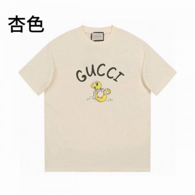 90 高品质Gucci25Ss年印花短袖！胸前品牌字母Logo大牌感十足！高端大气完美演绎，经典圆领不挑人版型上身巨显瘦 面料采用230克纯棉面料，保证舒适性同
