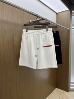 pd 2610春夏新款男士休闲短裤 高端货简洁时尚大方 定制原版进口面料 简洁利落又清爽 品质做工细节经得起任何形式检验简约大方百搭款 上身优雅帅气，焕然一新的