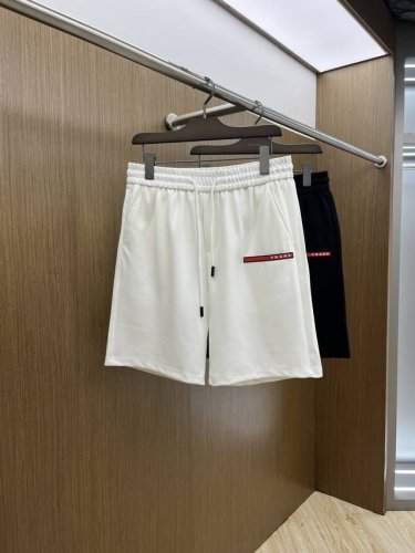 pd 2610春夏新款男士休闲短裤 高端货简洁时尚大方 定制原版进口面料 简洁利落又清爽 品质做工细节经得起任何形式检验简约大方百搭款 上身优雅帅气，焕然一新的