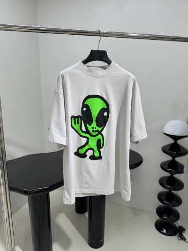 春夏新品High There + Dripley中号版型T恤 定制定染复古平纹针织面料 中号版型剪裁 正面和背面饰以Hight There + Dripley艺