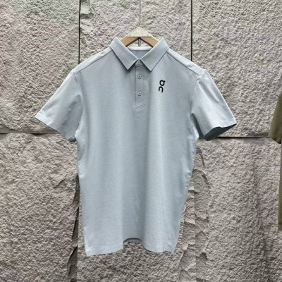 宽窄夏季上新 昂跑On男士无缝压胶Polo翻领短袖。面料使用260克高弹格鲁网新款面料 ，针孔布面 ，细长纤维吸汗透气 速干降温 持续冰凉 有效反射紫外线 无痕