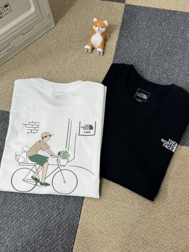 the North Face 北面 25Ss Tnf后背自行车男孩印花情侣短袖T恤 小红书热门爆款，明星网红同款穿搭，男女日常通勤穿搭必备单品！ 高品质260克
