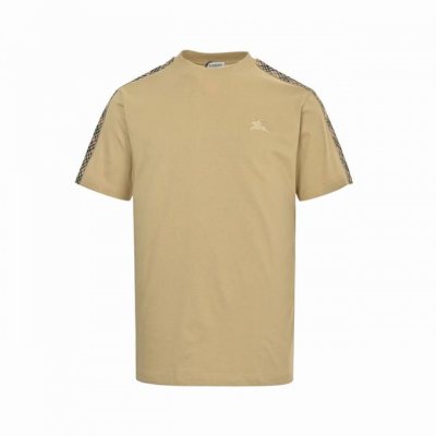 burberry 巴宝莉 25Ss 战马刺绣肩部格纹织带短袖 采用定制面料。添加杜邦公司Sorona 索罗娜 材料，亲肤性好、改善缩水，同时可以支撑面料良好的保
