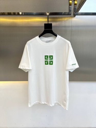 gvc 2025夏男士新款经典圆领短袖T恤 进口高克重纯棉面料 面料手感丝滑柔软 透气亲肤性极佳 着身无比的舒适 整体质感相当之高 衣身胸前标志性徽标Logo