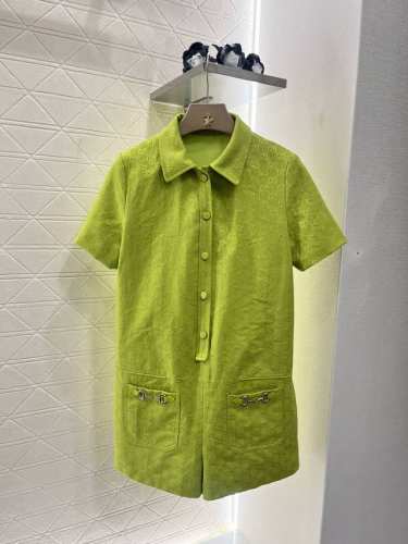 Gucc*2025新品上架 翻领提花连体裤 定制Yb进口提花材质 质感高级 舒适挺括 翻领连体裤剪裁 成衣以老钱感满满的双G字母徽标提花作为设计亮点 前襟作圆扣