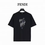 fendi 芬迪 25Ss 3D亮片珠片撞色绣花短袖T恤 专柜7700原版购入 正面定制有3D效果Fendi Block图案多色微型亮片刺绣 前幅珠片刺绣工艺