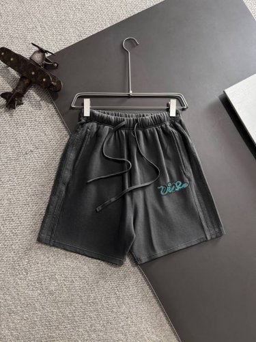 隔天出货 高品质 Dior 迪奥 2025春夏新款松紧带休闲净色宽松短裤，裤脚下摆二本针锁边，针脚细密牢固，专柜定制面料 透气舒适度高，细节无可挑剔，品牌元素设