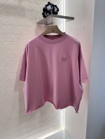 balenciag*2025新品上架 圆领破洞印花 定制Yb原生全棉材质 透气舒适 质感十足 宽松落肩T恤裁剪 凸显品牌格调 采用克重纯棉制成 略带有弹力 呈现