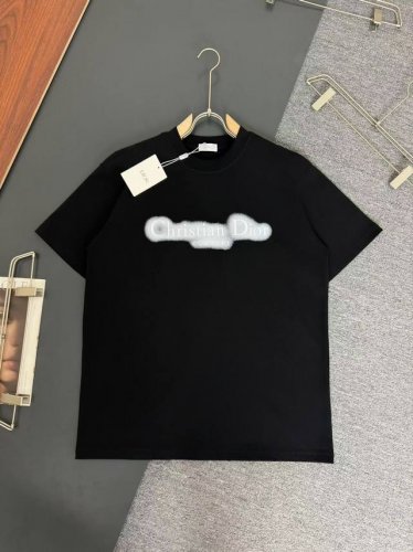 Dior*迪奥*320G克重磅纯棉T恤厚实透气宽松版型 印花工艺Logo设计 春夏新款圆领时尚短袖T恤 贴肤舒适，耐看又好穿 原厂工艺一丝不苟，休闲百搭必备款