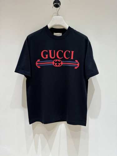 新品 Gu家族男士时装款纯棉圆领短袖T恤，香港洋行渠道货，经典明星级单品，25年春夏新品，属于明星级的一款单品！ 客供埃及进口顶级面料，甄选尼罗河区域光照极好的