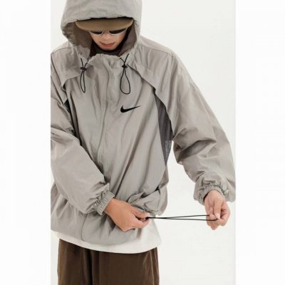 耐克Nike极简风Upf80+简约防晒服夏季薄款冰感街头钓鱼皮肤衣百搭潮流防晒衣情侣款潮牌 此款采用冰感褶皱防晒面料 防晒指数达到Upf80+冰感轻薄舒适透气！