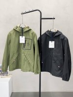 p390。Moncler蒙口独家专供新款原单男士休闲春秋夹克 透气舒适 高端定制 高版本 时尚百搭爆款进口面料 手感超柔软细腻 穿着亲肤舒适 高端精品 代工厂精