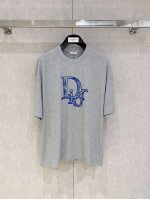 dior Homme 迪奥 桀傲 2025春夏新款首发专柜最新款短袖圆领T恤 高端订制 设计前卫时尚！品牌Logo重工艺设计 高端定制面料.手感柔软.穿着舒适.