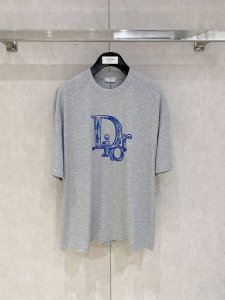 dior Homme 迪奥 桀傲 2025春夏新款首发专柜最新款短袖圆领T恤 高端订制 设计前卫时尚！品牌Logo重工艺设计 高端定制面料.手感柔软.穿着舒适.