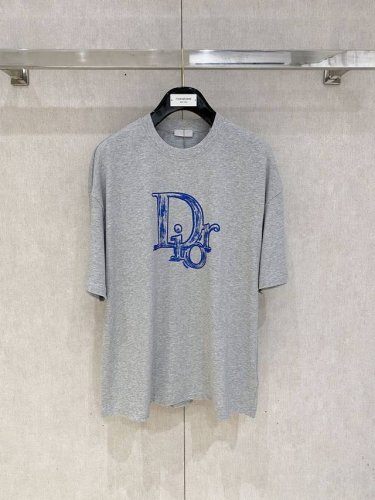 dior Homme 迪奥 桀傲 2025春夏新款首发专柜最新款短袖圆领T恤 高端订制 设计前卫时尚！品牌Logo重工艺设计 高端定制面料.手感柔软.穿着舒适.