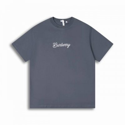 正确版高品质 Burberry 巴宝莉 士兵浪板圆领短袖T恤 采用纯棉精梳棉面料，前后采用绒面发泡工艺印花 上身效果宽松休闲，百搭款，三标齐全 男女同款 Siz