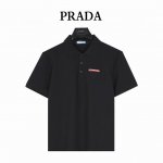 prada 普拉达 25Ss 红色Logo胶条及三角刺绣短袖Polo衫 客供精仿棉打造珠地材质面料，质感柔软细腻爽滑，舒适透气凉爽， 且久穿久洗不褪色不变形。进