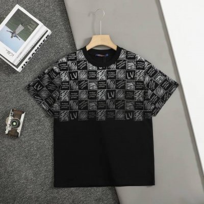 顶级复刻版本 Louis Vuitton 路易威登 渐变棋盘格字母印花短袖T恤 原版定制320克纯棉面料 官方同款 同缸染面料 手感非常舒服 春夏最新砖柜同步