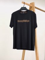 ermenegildo Zegna 杰尼亚 2025Ss春夏新品 刺绣撞色标识T恤，经典重塑，触手可及 甄选优质面料打造，肤感如云。胸前饰以撞色刺绣标识装饰。设
