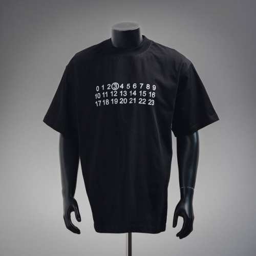 Maisonmargiela 马吉拉 25Ss 数字3字母印花短袖T恤 Logo标识精致升级，灵感源自八十年代复古原版面料官方同款短袖T恤 定制280克同缸染面