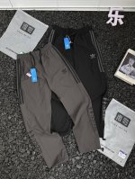 阿迪达斯Adidas美式复古侧条纹三条杠设计感宽松直筒抽绳裤脚潮流休闲裤 男女同款 还在为找不到凸显个性的裤子而发愁？这条阿迪达斯美式复古侧条纹休闲裤，绝对是你