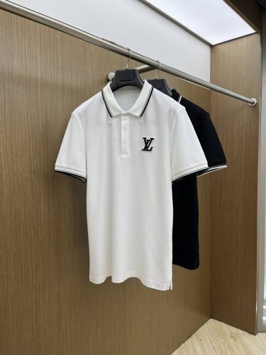 lv Ss早春新款 商务休闲通勤款,渠道精品唯美主义的英式裁剪艺术尽显男士魅力风采. 25春夏 专属标识Polo衫短袖T恤 经典的翻领裁剪工艺从未停止.既不单调