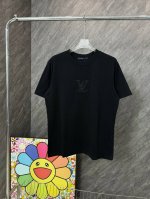 款号 G122 lv字母图标刺绣圆领短袖 louisvuitton官网Zp同步新款T恤 面料采用32支双纱2 克高克重纯棉面料 同缸定织定染原版同色螺纹 进口机
