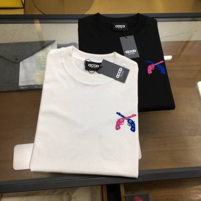 新品 Goodbrand 2025春夏新款首发专柜最新款短袖圆领T恤 高端订制 设计前卫时尚！品牌Logo重工艺设计 高端定制丝光云朵棉面料.手感柔软.穿着舒适