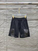 Lv 2025春夏新款男士休闲短裤 高端货简洁时尚大方 定制原版进口面料 简洁利落又清爽 品质做工细节经得起任何形式检验简约大方百搭款 上身优雅帅气 焕然一新的