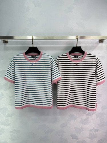 Chane*25春夏限定新品！条纹短袖 气质小短款少女风减龄又时髦！胸前Logo低调奢华，经典版型百搭不挑人上身美的不要不要的！ 2色3码Sml。T226B