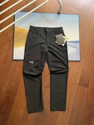 Arc‘Teryx 始祖鸟24Ss夏季新款刺绣男士运动速干裤休闲长裤！ 用最低价格p体验最高的品质.代购价格 p1570+目前柜里在售款 此款休闲裤质量非常好、