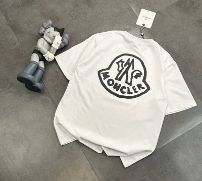潮牌 Moncler蒙口印花刺绣小标情侣款短袖T恤！ ：240G双纱潮牌专用棉，纹理清晰，质感满满，同缸定染1×1无色差精密纯棉螺纹，层搭叠穿，自留好货，强烈推