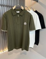 Moncler蒙家 2025春夏最新的贸易订单针织短袖T恤 全品相 网红款 工艺采用胸前徽章设计 上身舒适透气 不僵硬 整体有着丰富的立体感 品质出口订单 胸前