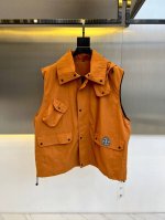 Stone Island石头岛、25Fw户外运动登山系多口袋战术工装马甲。口袋设计时尚元素 机能感满满，定制高密度尼龙面料 面料光泽服硬挺度还原，四季可搭 高街