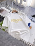 芬迪夏季新品，全新洗水刺绣工艺，高定面料 玉蚕丝般的丝滑 时尚经典圆领短袖时尚单品设计，更加时尚舒适，高标准定制，上身非常有型，客供辅料，客供进口高档面料质感非