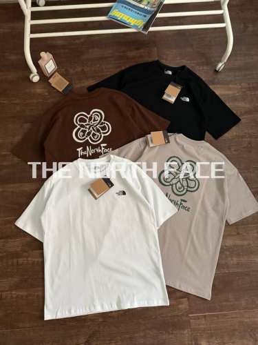 经典款 北面男女同款纯棉短袖T恤户外新款Thenorthface 8Ey9 25Ss全新款T恤，这款T恤独特工艺与设计重新定义日常穿搭。 40支双纱面料，210