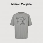 Maisonmargiela 马吉拉 几何数字连线刺绣短袖T恤 重磅精梳260G纯棉双纱面料 百灵达万针刺绣工艺 刺绣字母立体饱满 螺纹定织定染通肩拉条工艺增加